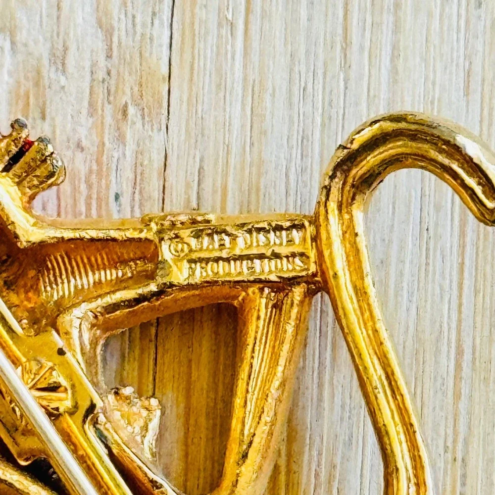 VTG Walt Disney Productions Jungle Book Laughing‎ Monkey Pin Brooch Gold Enamel